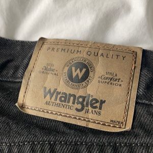 32x 32 authentic wrangler jeans